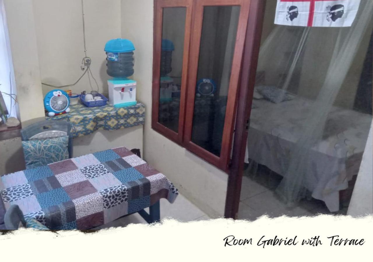 Heiner Homestay Bunaken Buitenkant foto